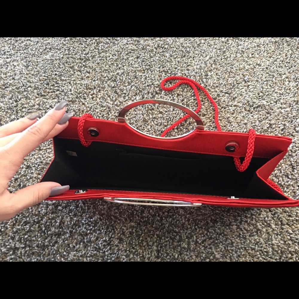 Red clutch - Picture 3 of 3